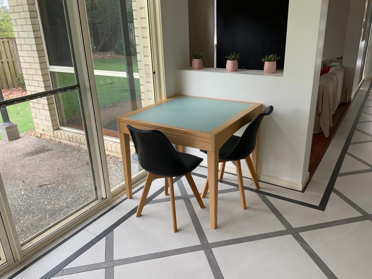 Shared House With Other Guests Near Shopping Center And Theme Parks Gold Coast