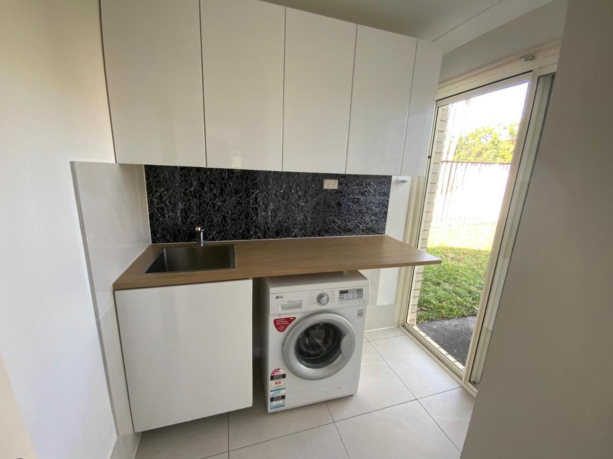 Homestay Shared House With Other Guests Near Shopping Center And Theme Parks