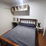Shared House With Other Guests Near Shopping Center And Theme Parks