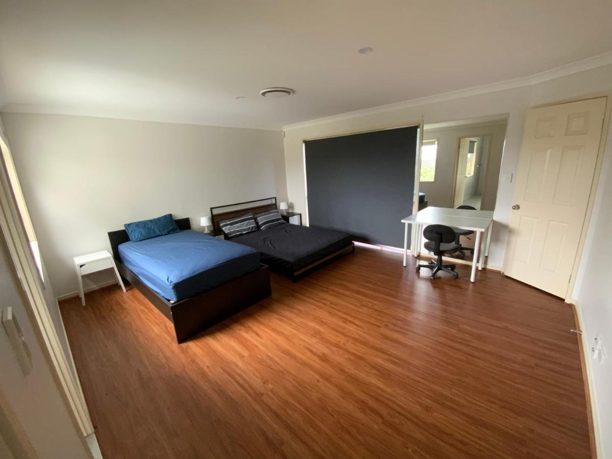 Shared House With Other Guests Near Shopping Center And Theme Parks *