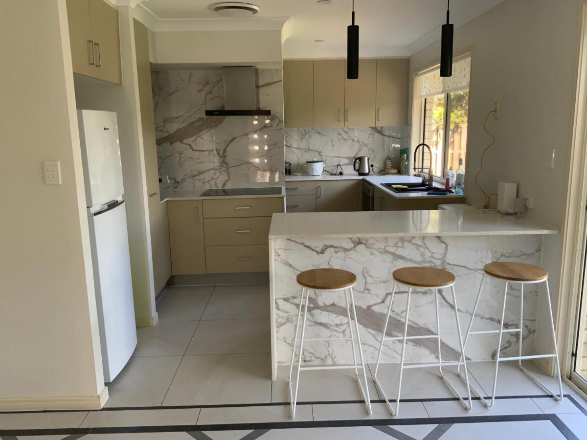 Shared House With Other Guests Near Shopping Center And Theme Parks * Gold Coast