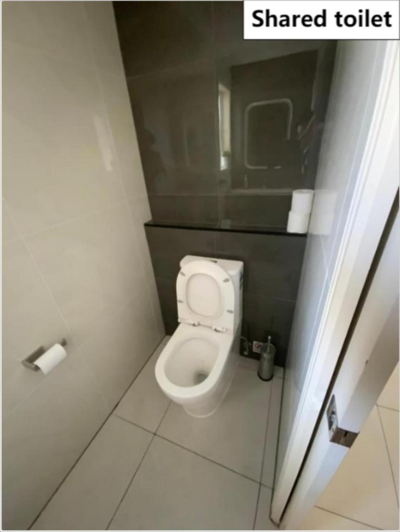 Shared House With Other Guests Near Shopping Center And Theme Parks Homestay Gold Coast