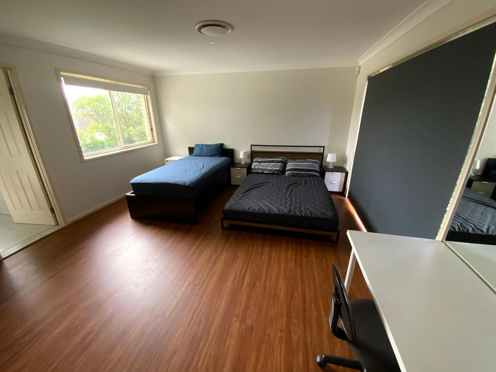 Shared House With Other Guests Near Shopping Center And Theme Parks Gold Coast